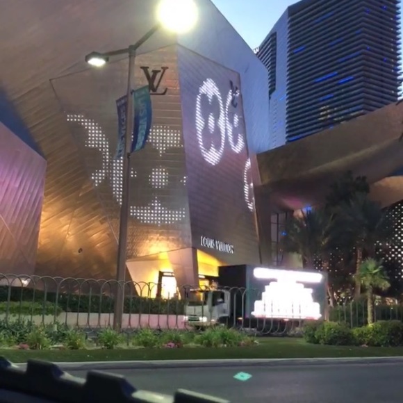 Meet your Posher, Mia - Picture 2 of 6